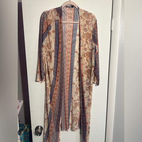 NWT. Woman’s CURE. mesh Kimono in a red / tan floral pattern. Size L. - Picture 4 of 16